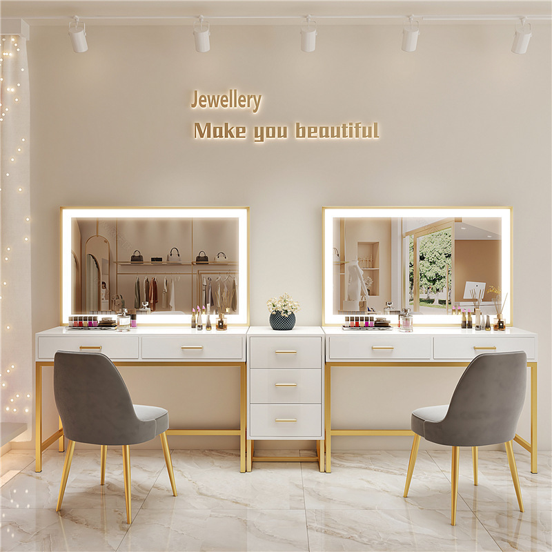 Beauty And Makeup Studio - Nail art maquilleur studio professionnel avec
