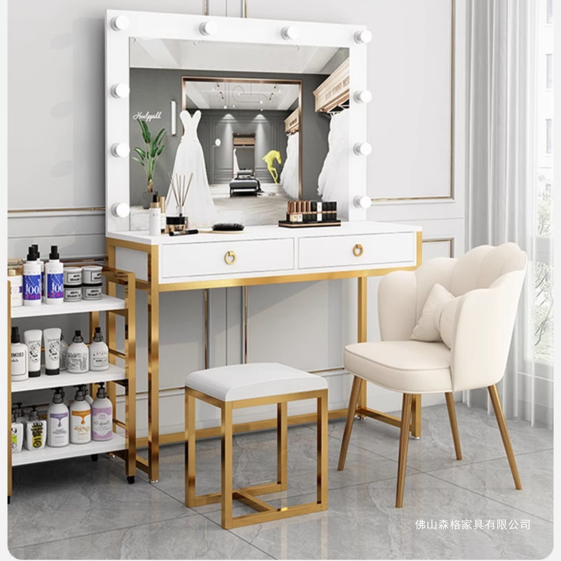 Coiffeuse de studio avec miroi - Beauty And Makeup Studio avis et prix