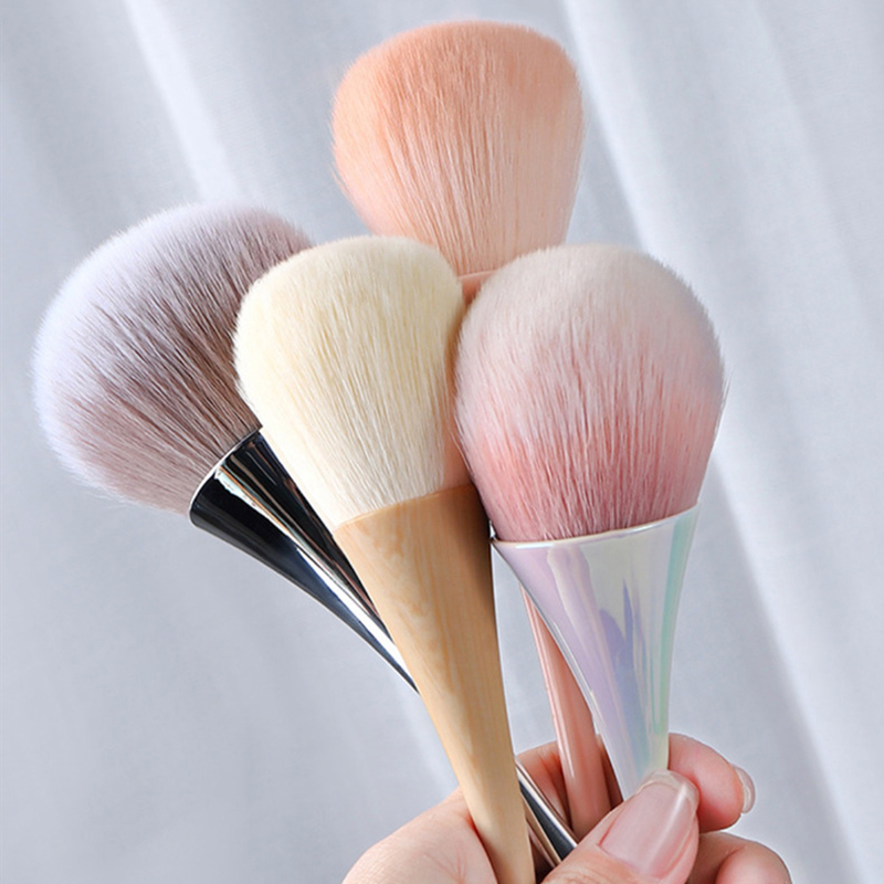 Brosse à ongles en forme de li - Beauty Flower Makeup avis et prix